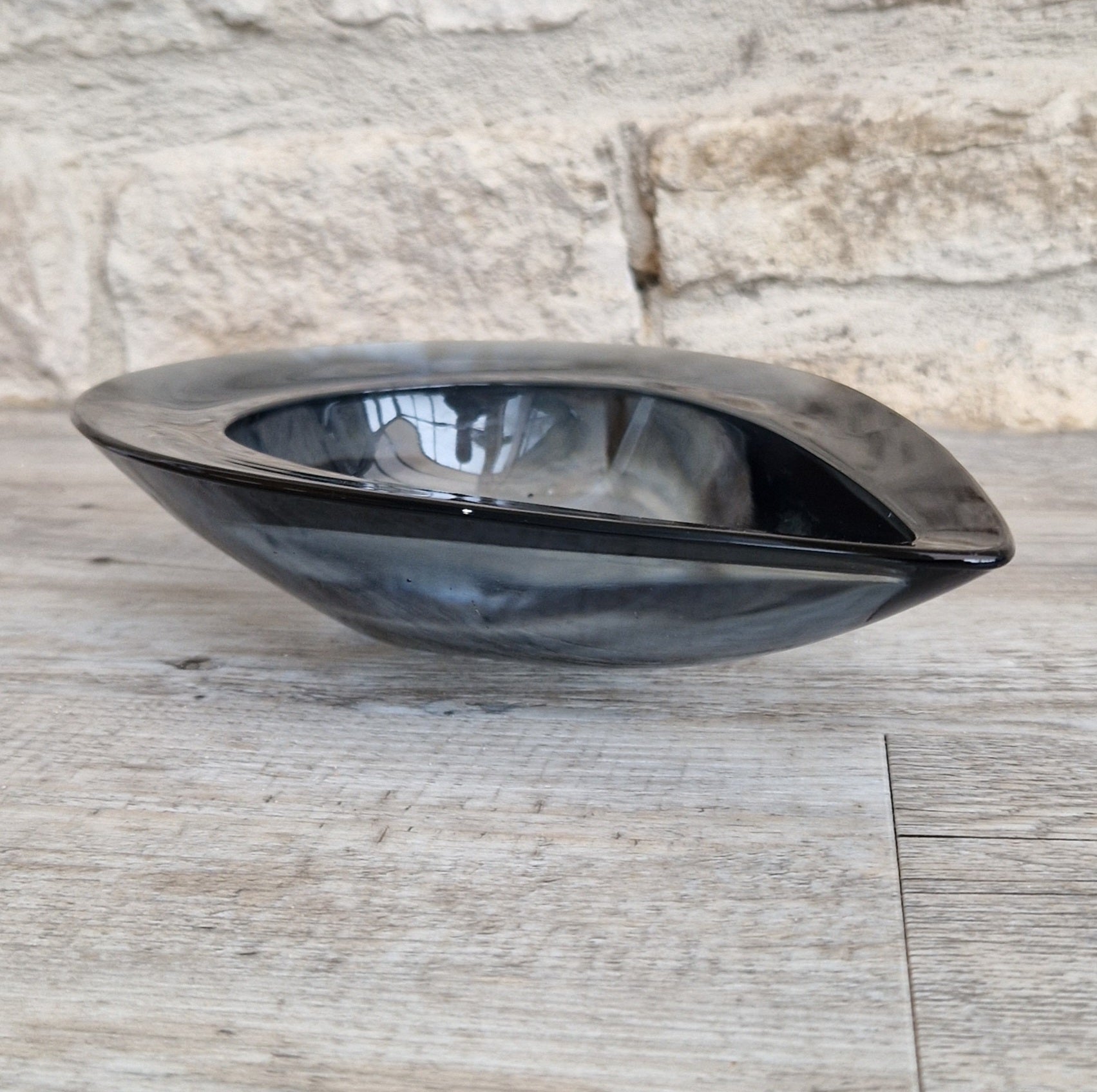 Sasaki Glass Teardrop Bowl: Mid-Century Modern Design