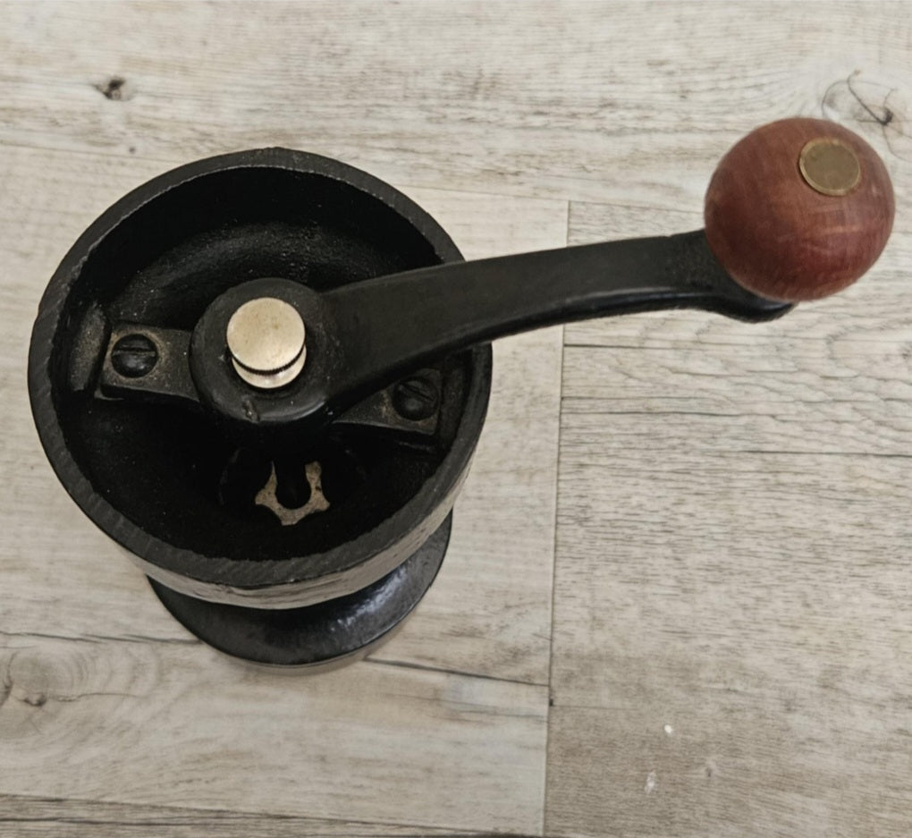 Vintage Cast Iron Manual Coffee Grinder Made in Italy Black Tre-Spade Hand Crank Coffee Grinder