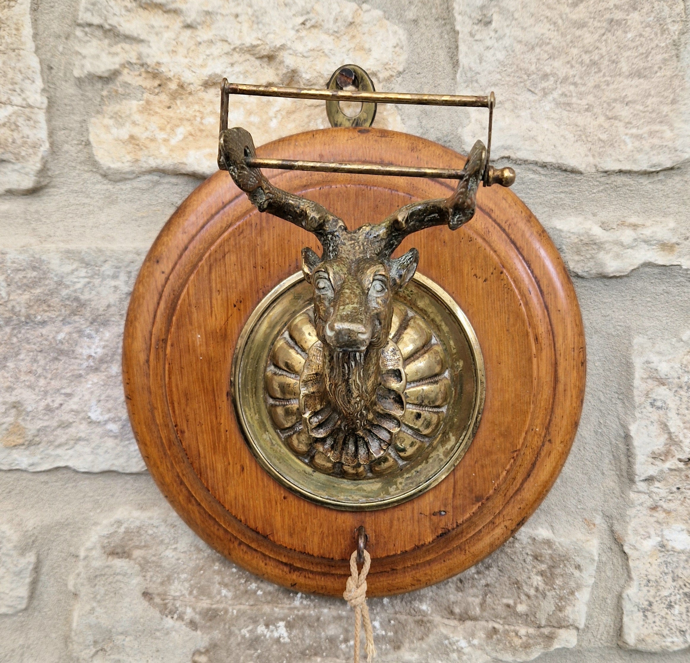 Antique Brass Stag Oak Roundel Wall Mounted Dinner Gong & Hand Turned Striker