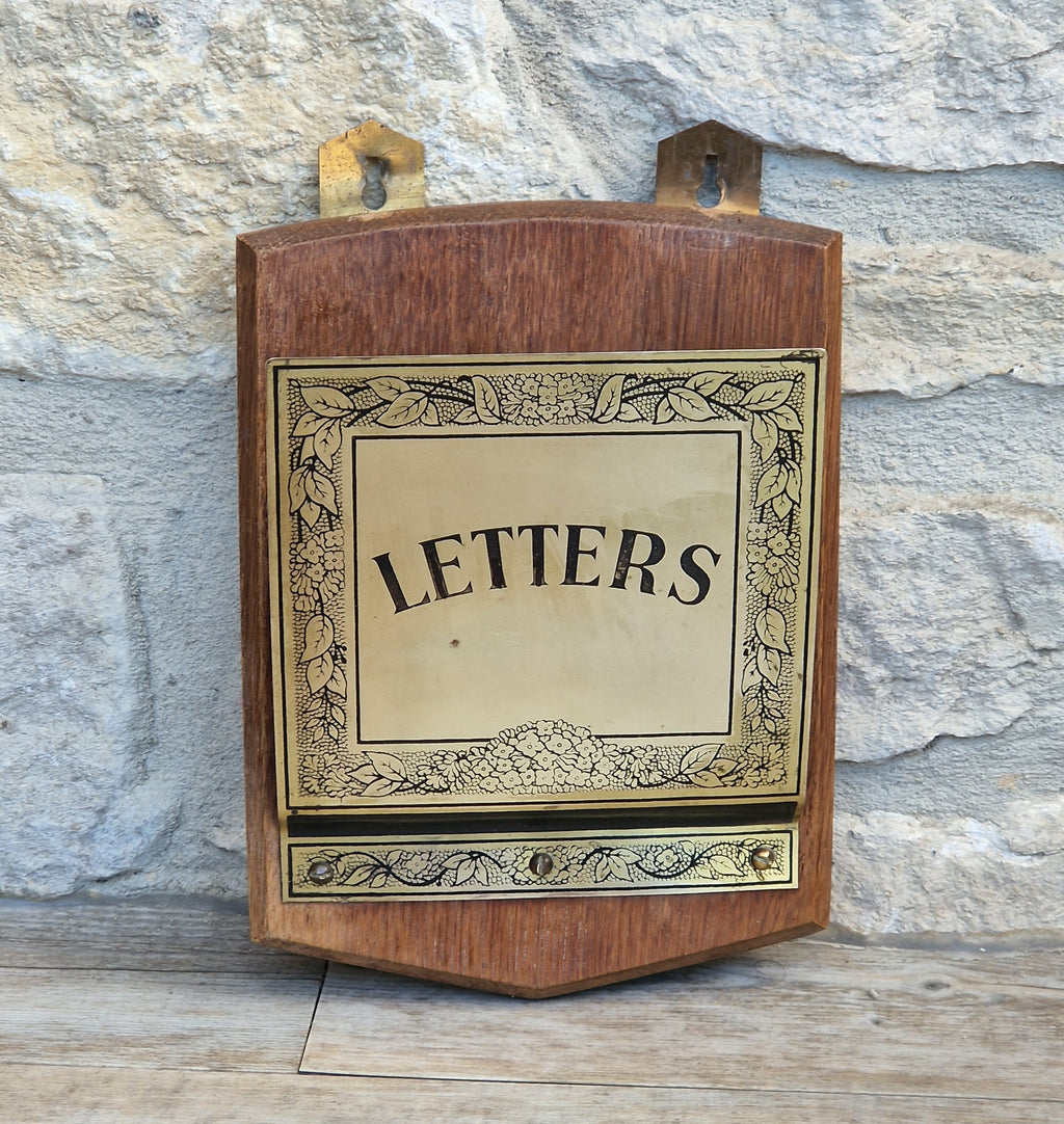 Antique Arts & Crafts Brass And Quarter Sawn Oak Gentleman's Wall Single Shield Letter Rack