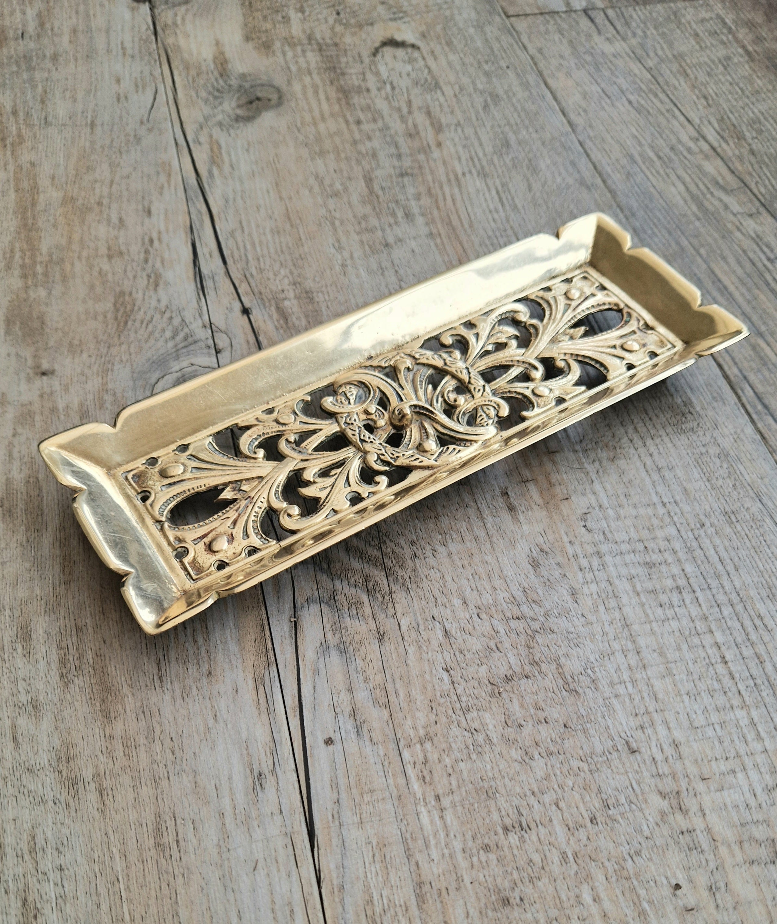 Antique Victorian Cast Brass Art Nouveau Pierced Floral Wreath Footed Pen Tray