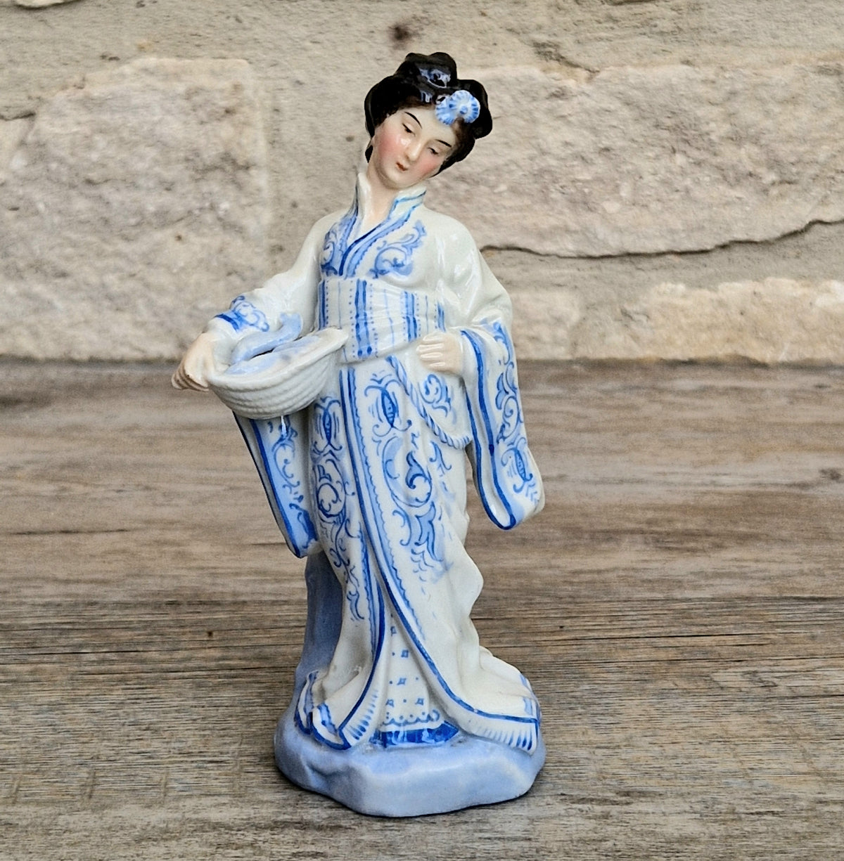 Antique German Chinoiserie Porcelain Geisha Spill Vase, 16cm Blue White Figurine Model 376