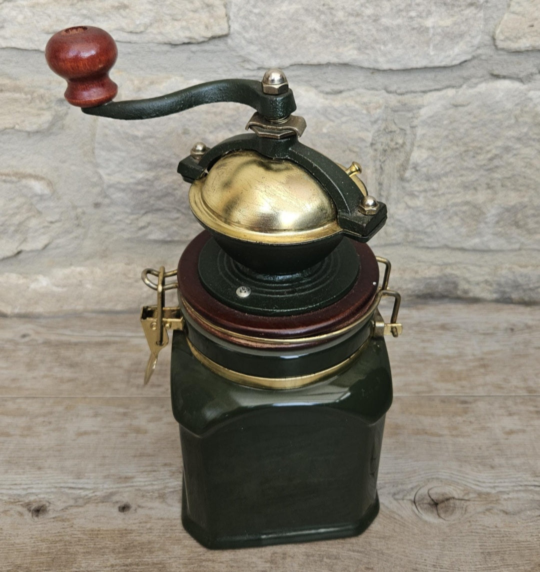 Vintage Harrods London Manual Coffee Grinder Green Gold Logo Retro Manual Mill Collectible Kitchen Decor