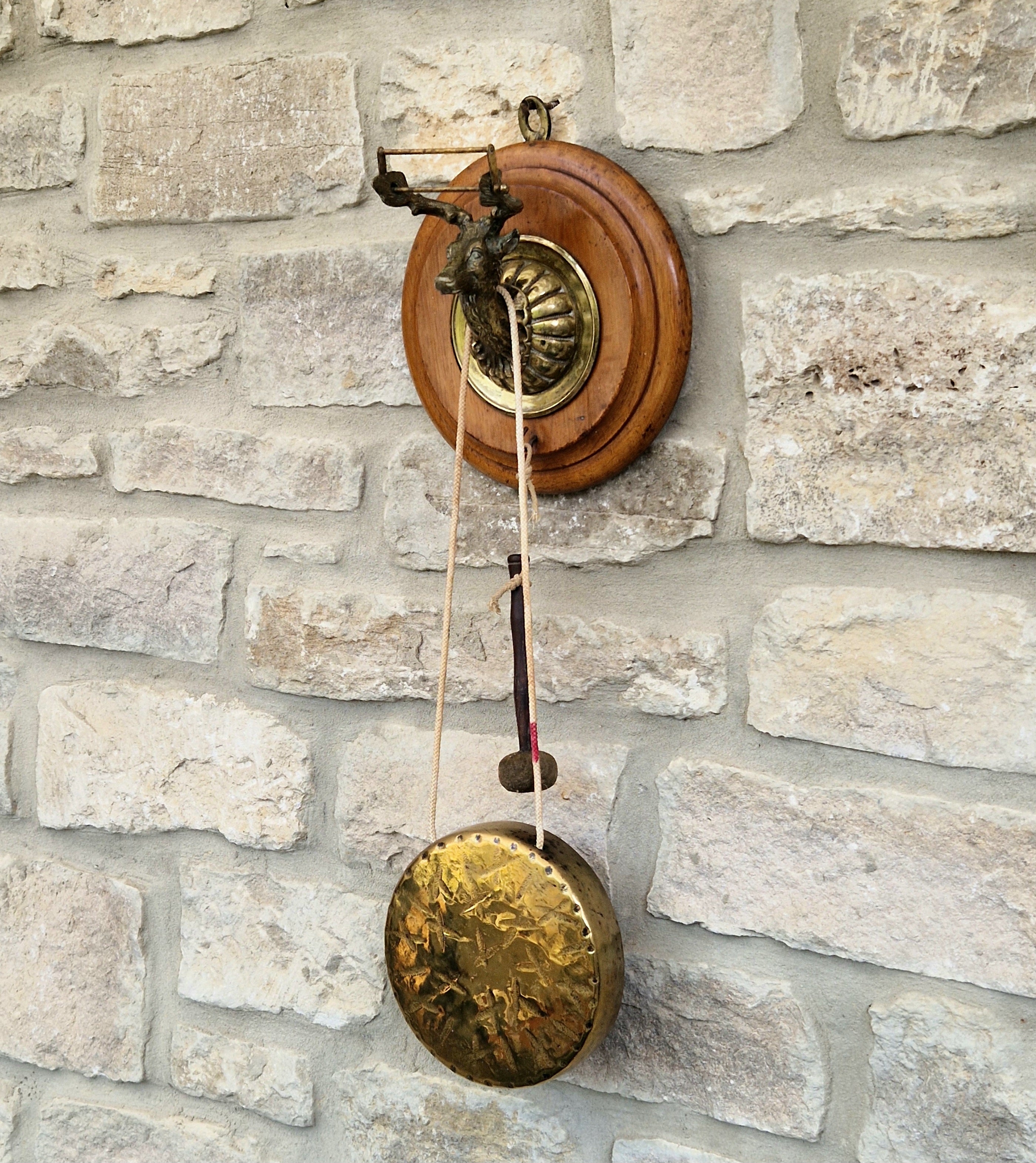 Antique Brass Stag Oak Roundel Wall Mounted Dinner Gong & Hand Turned Striker