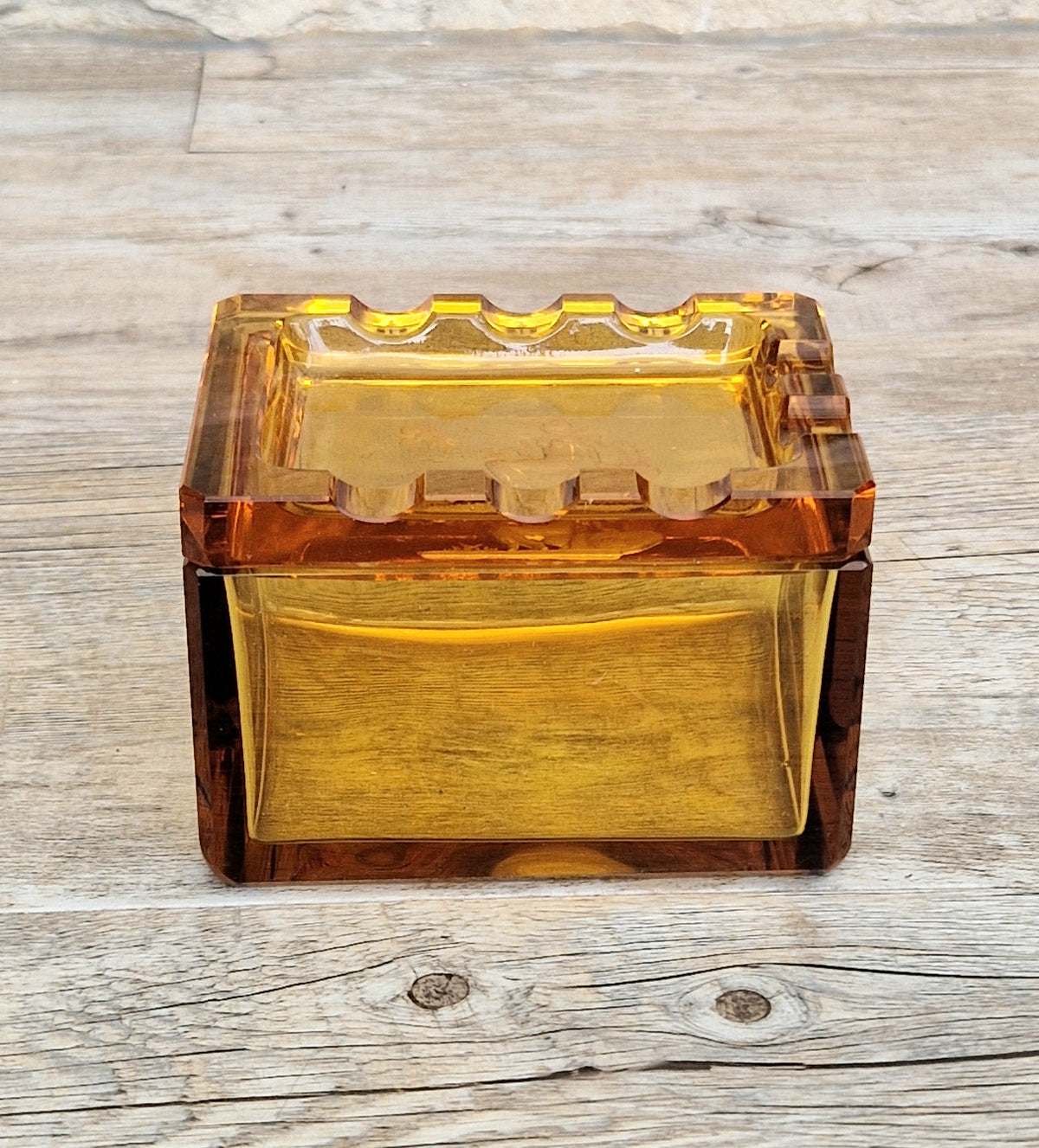 1930s Hienrich Hoffman Amber Intaglio Glass Cupid & Goddess Crenulated Lidded Trinket Box