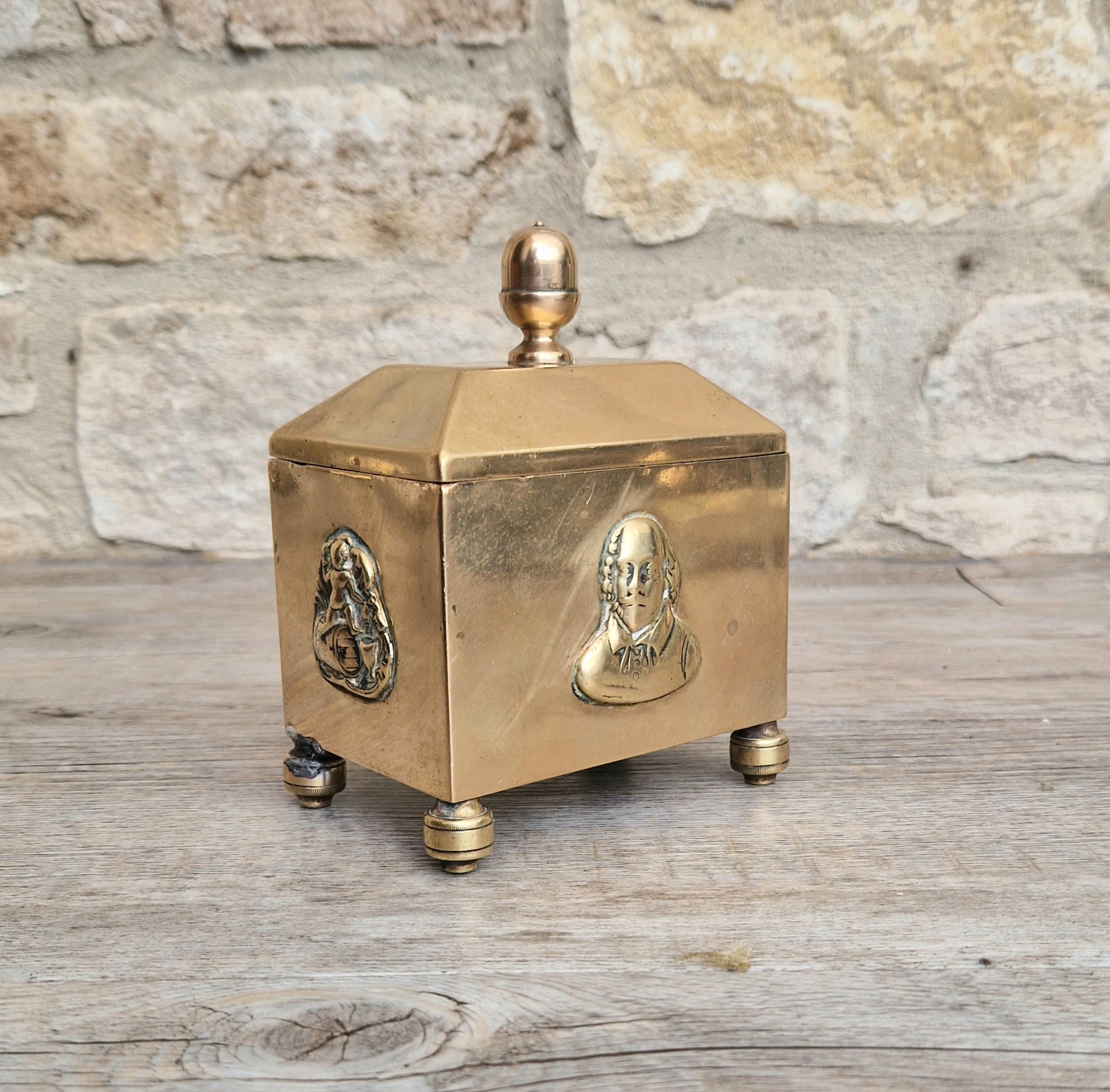 Colbrookdale Style Brass Relief Decoration Pyramid Lid Caddy Box