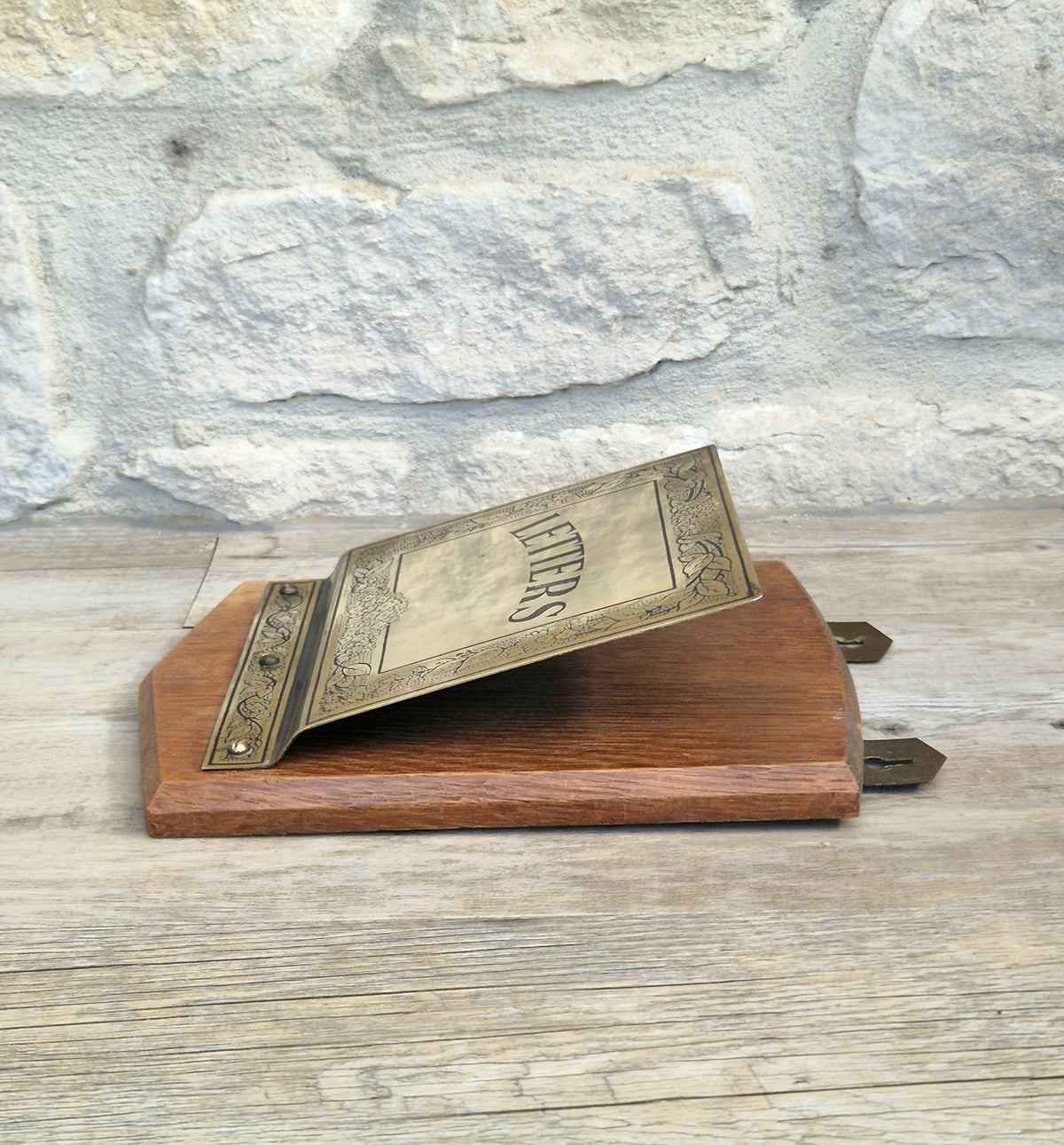 Antique Arts & Crafts Brass And Quarter Sawn Oak Gentleman's Wall Single Shield Letter Rack