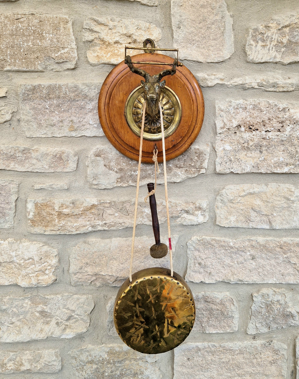 Antique Brass Stag Oak Roundel Wall Mounted Dinner Gong & Hand Turned Striker