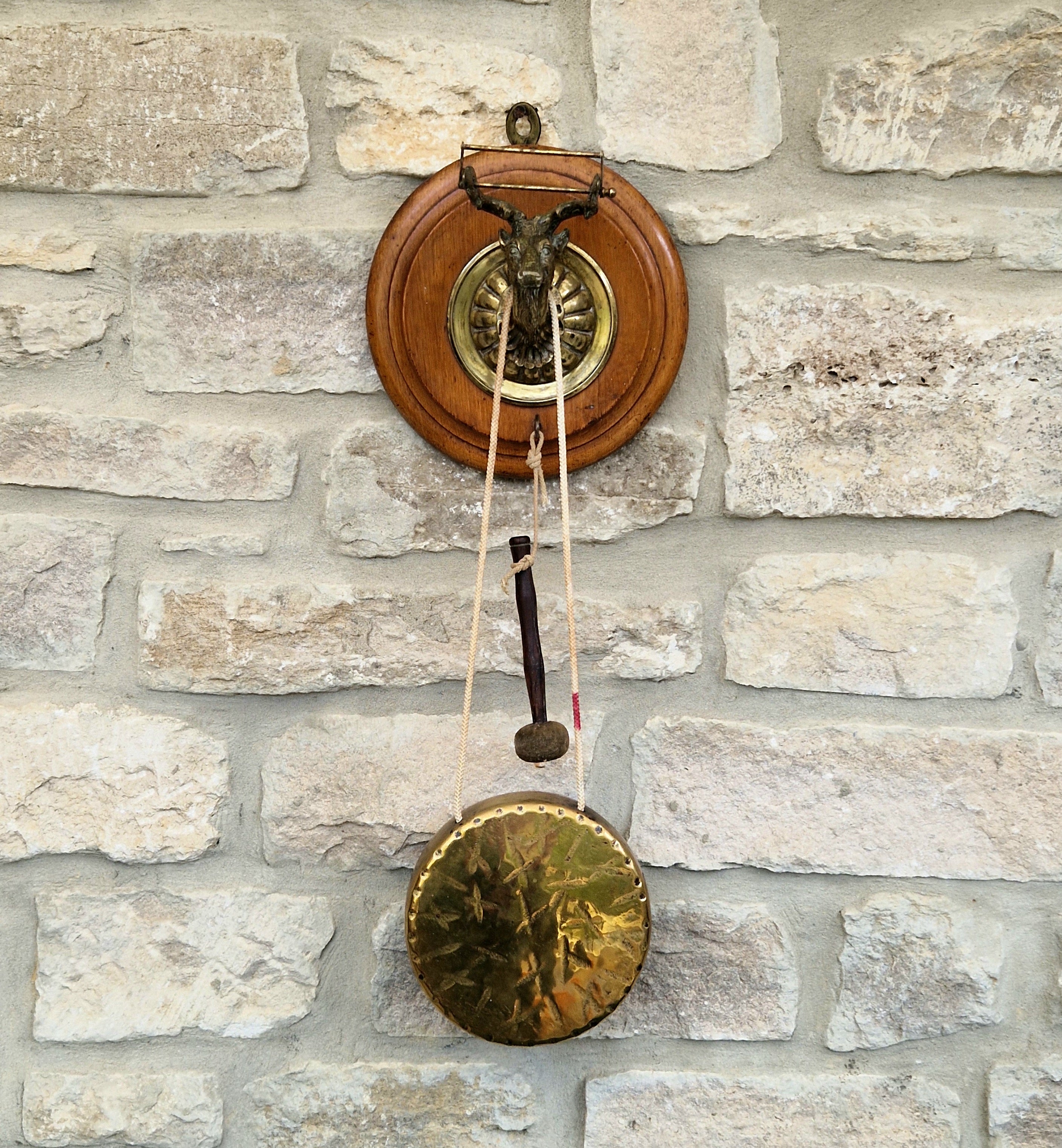 Antique Brass Stag Oak Roundel Wall Mounted Dinner Gong & Hand Turned Striker