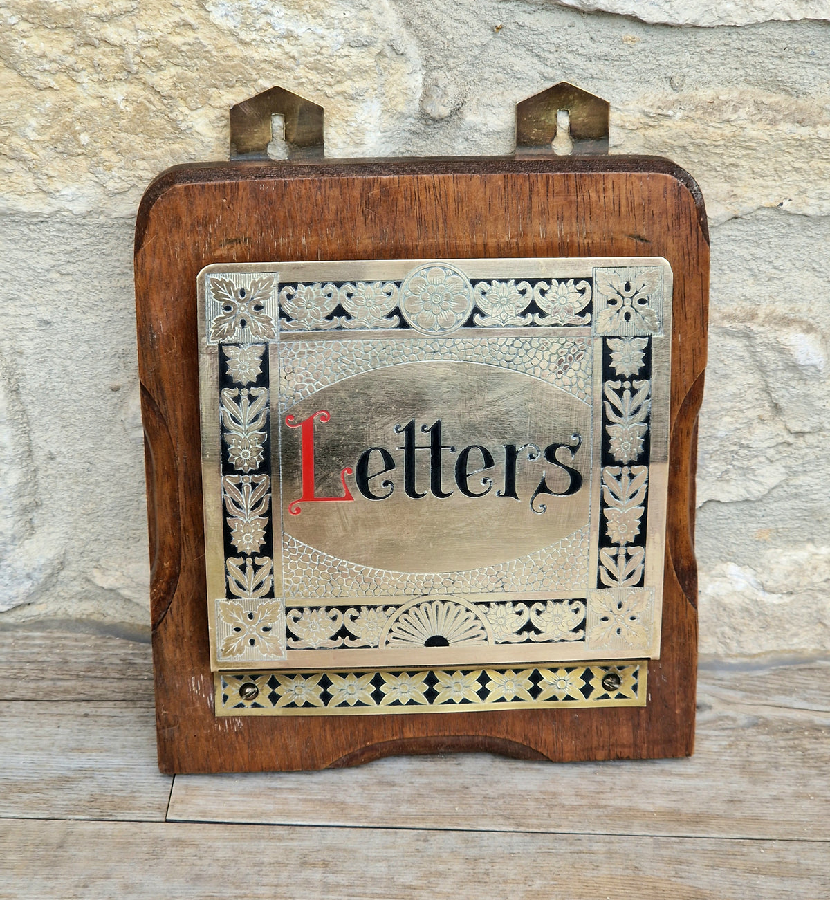 Antique Arts & Crafts Brass And Quarter Sawn Oak Gentleman's Wall Single Carved Letter Rack