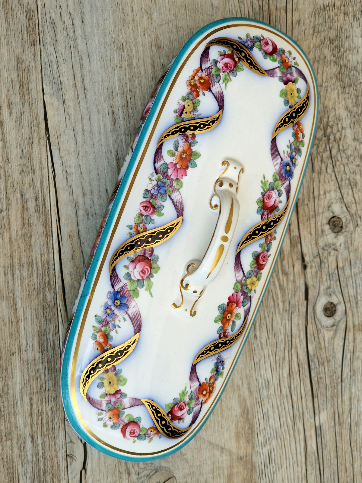 An Exceptional 19th-Century "Old Paris" (Vieux Paris) Porcelain Lidded Vanity Box, Attributed to the Workshop of Jacob Petit (c. 1840–1860)